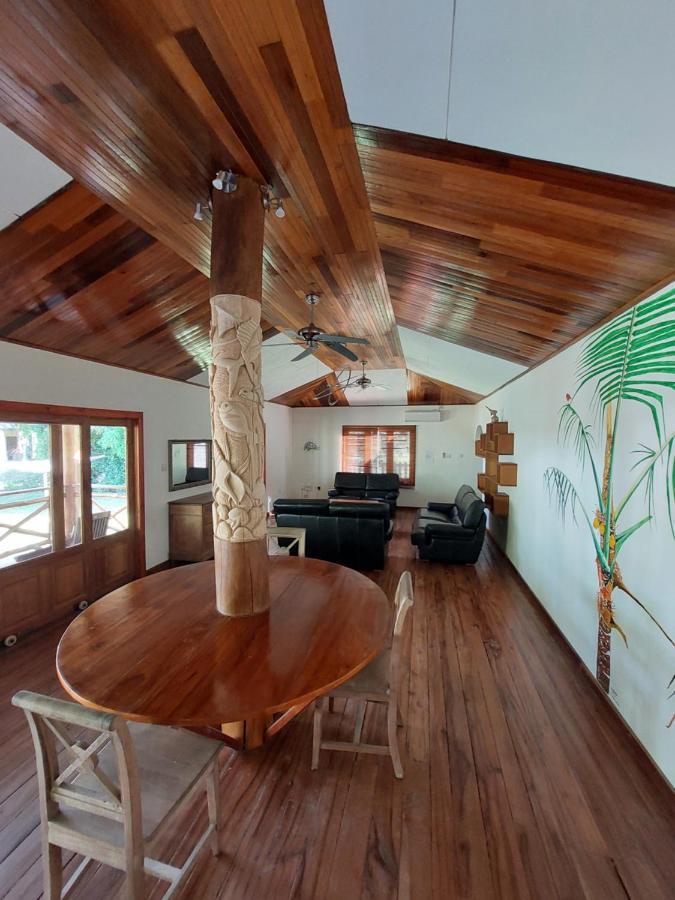 Jms Ventures Guesthouse - Private Pool ラ・ディーグ島 エクステリア 写真