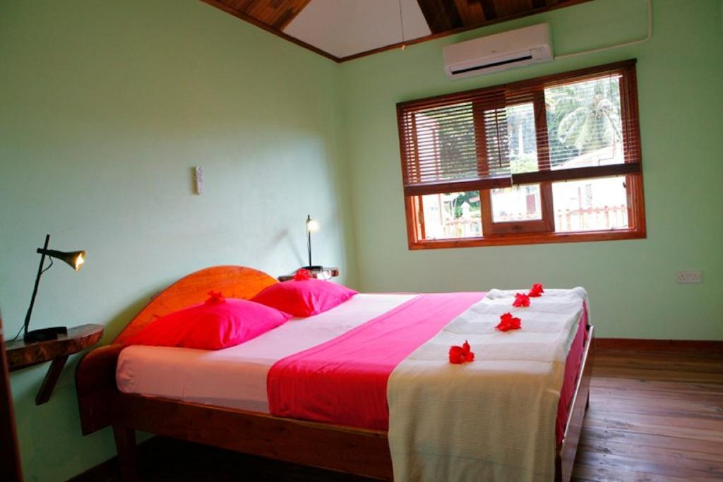 Jms Ventures Guesthouse - Private Pool ラ・ディーグ島 エクステリア 写真