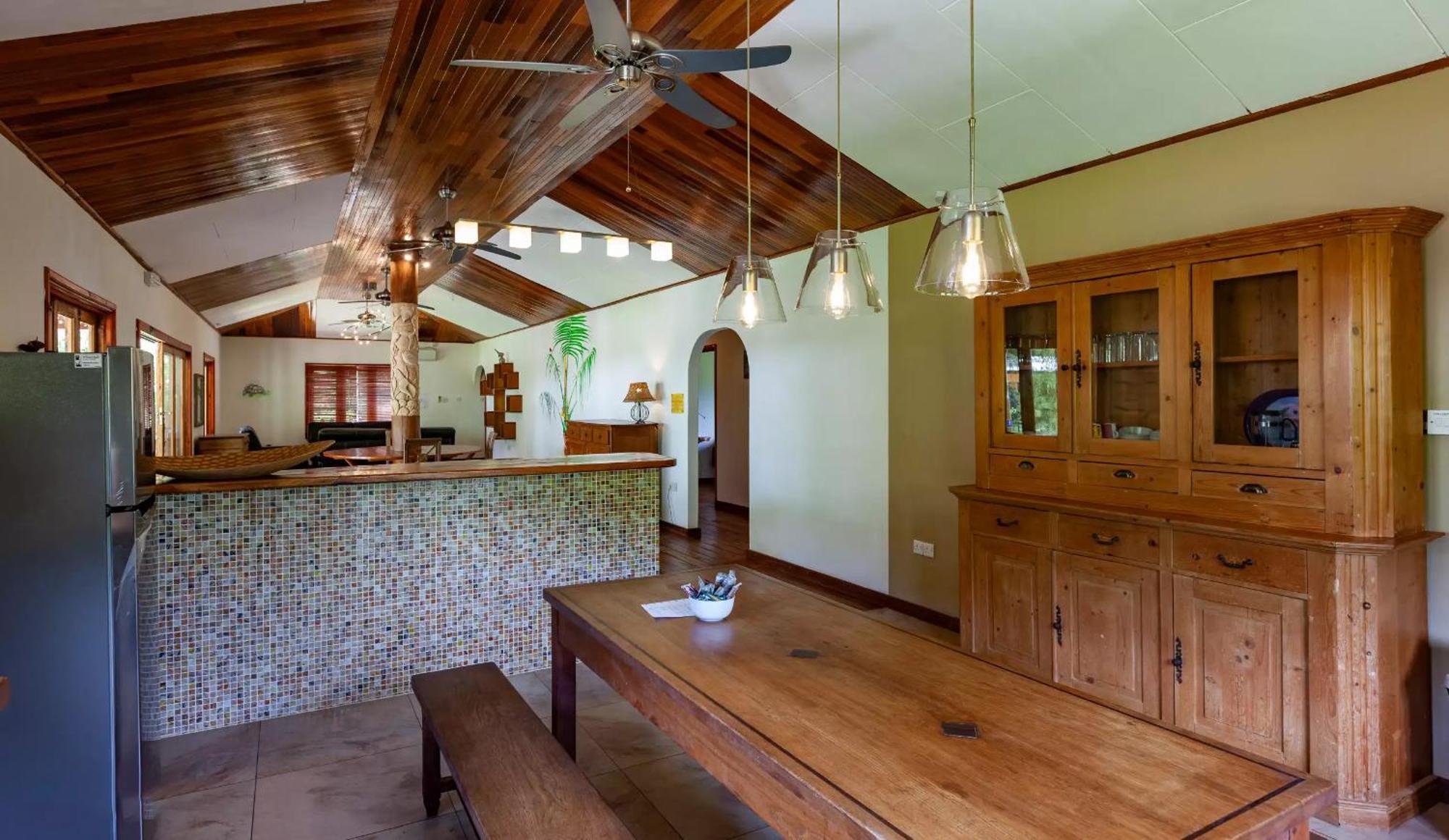 Jms Ventures Guesthouse - Private Pool ラ・ディーグ島 エクステリア 写真
